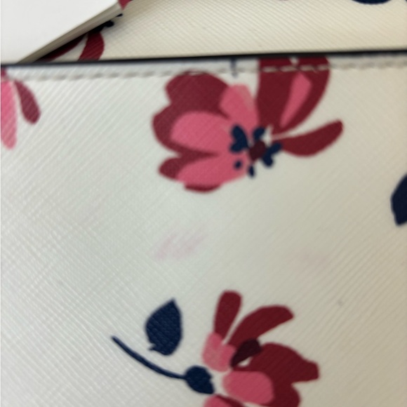 NWT Kate Spade New York crossbody with beautiful flowers - Picture 7 of 8